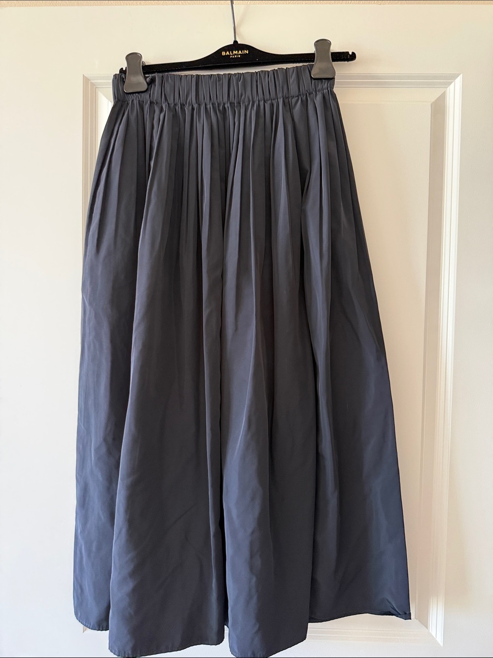 Uniqlo  Pleated Midi Skirt in navy blue